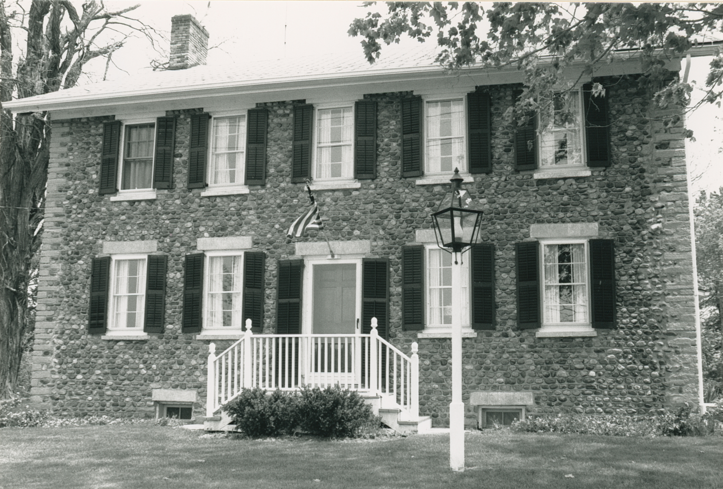 Men-9 933 Mile Square Rd 3